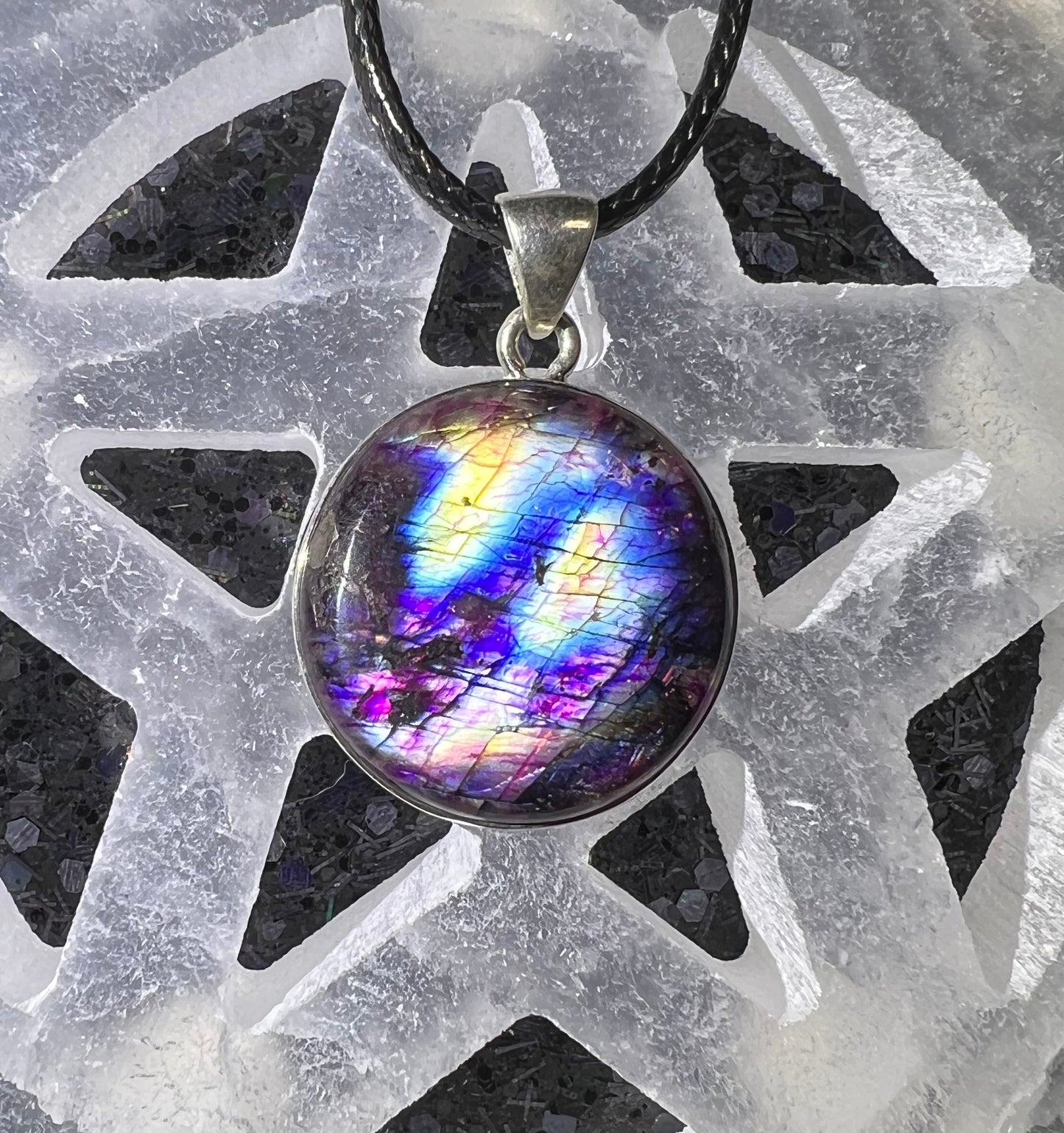 Labradorite Small Circle Pendant