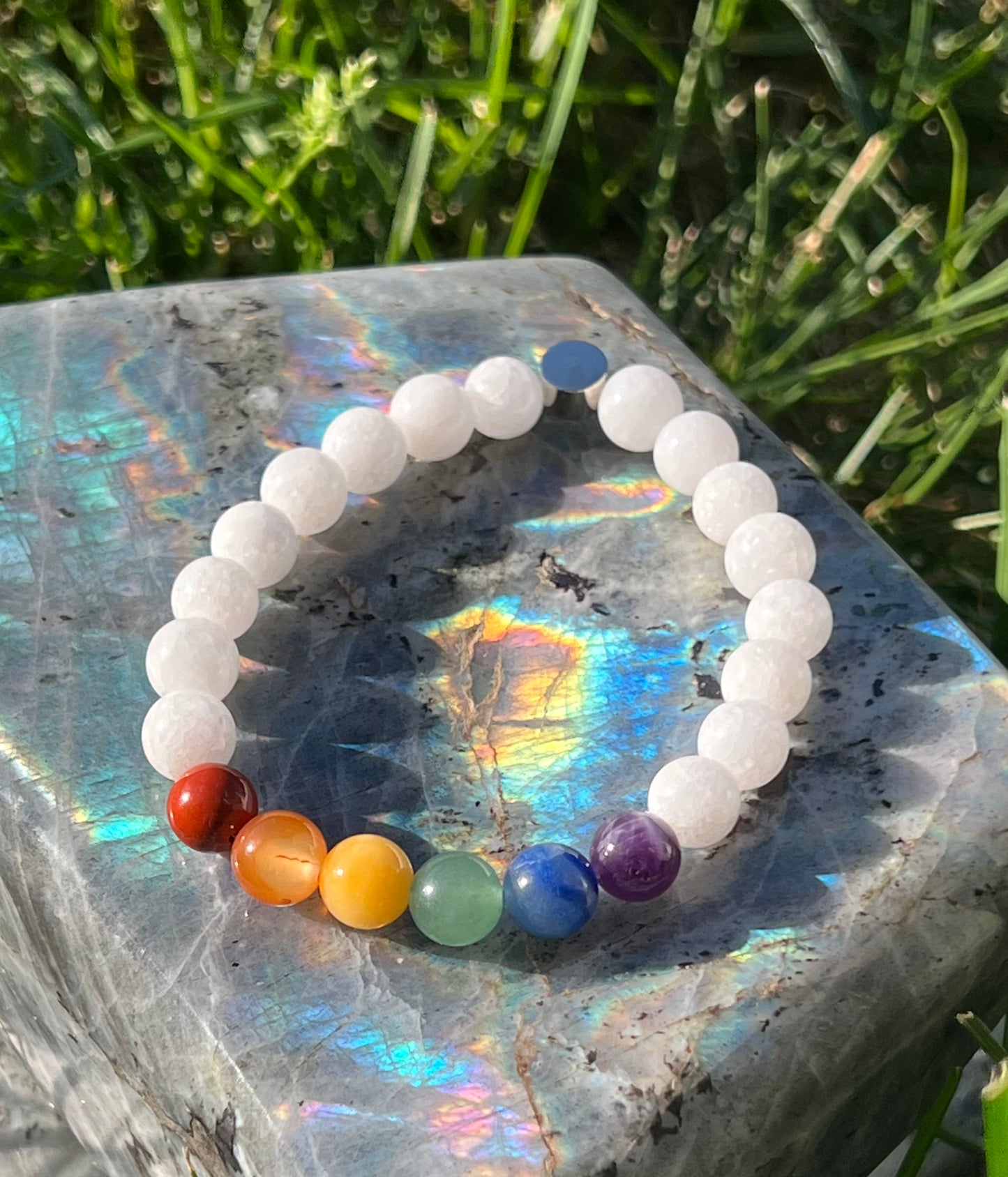 Chakra white - White Jade, Red Jasper, Carnelian, Yellow Aventurine, Green Aventurine, Blue Aventurine and Dream Amethyst